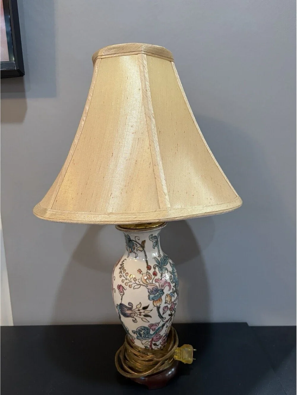 RARE Vintage Porcelain Vase Style Table Lamp W/ Chinoiserie Floral Motif